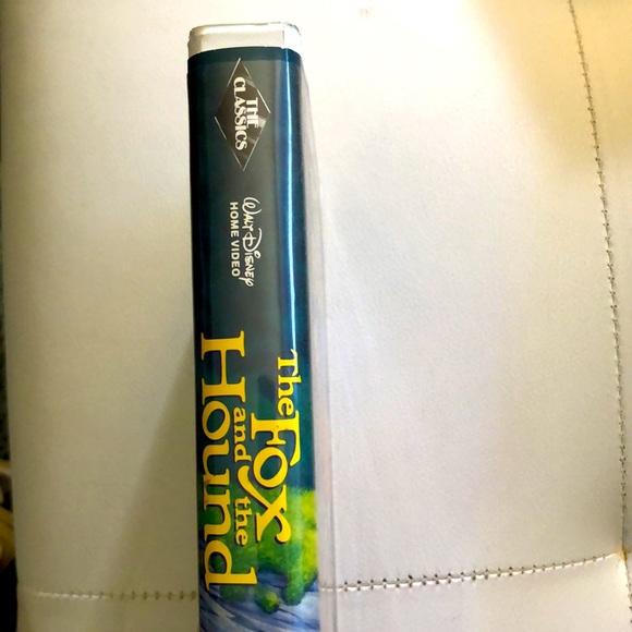 Walt Disney’s The Fox and the Hound - Picture 3 of 3